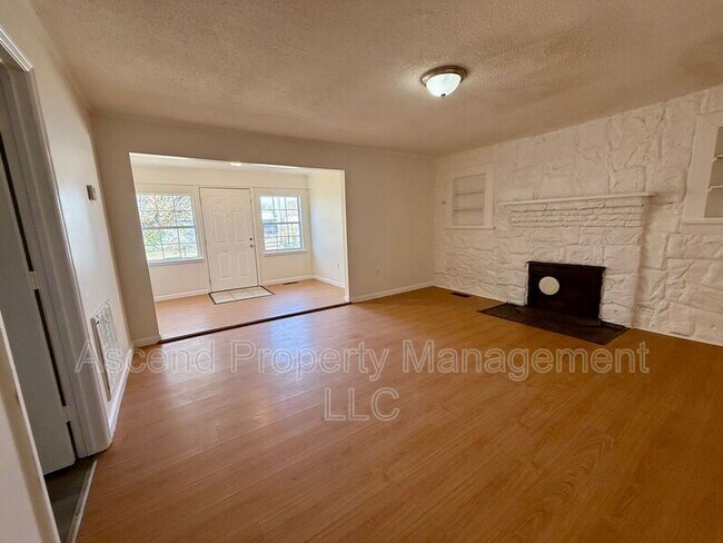 Building Photo - 3208 Dodds Ave