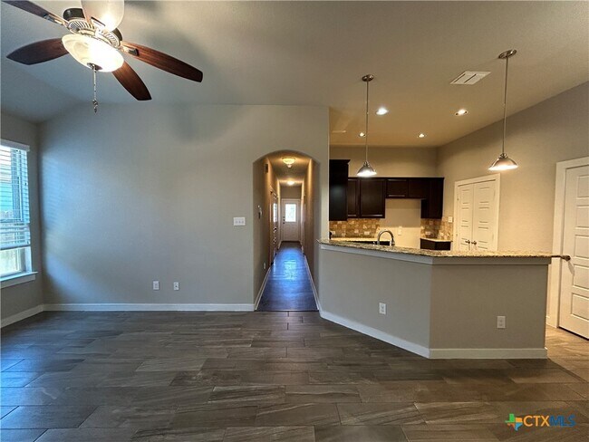 Building Photo - 537 Creekside Frst