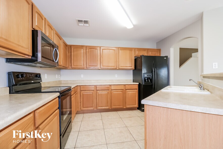 Building Photo - 22395 W Solano Dr