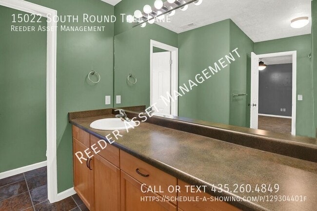 Building Photo - 15022 S Round Tree Ln