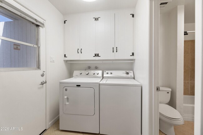 Building Photo - 8520 E Roma Ave