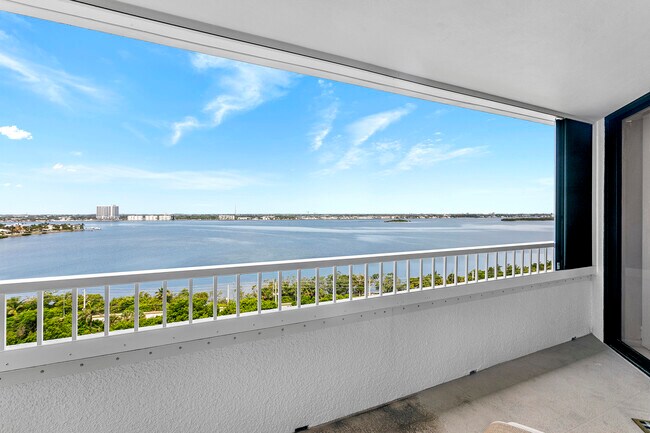 Building Photo - 5070 N Ocean Dr