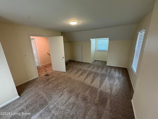 Building Photo - 3912 Massie Ave