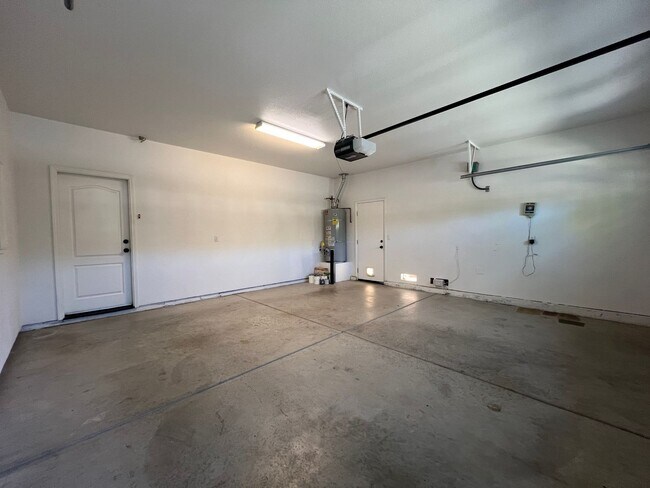 Building Photo - West Sacramento Gem with 3 Bedrooms & 2 Ba...