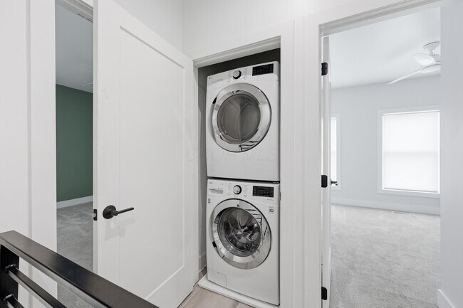 Building Photo - 1102 Summit St