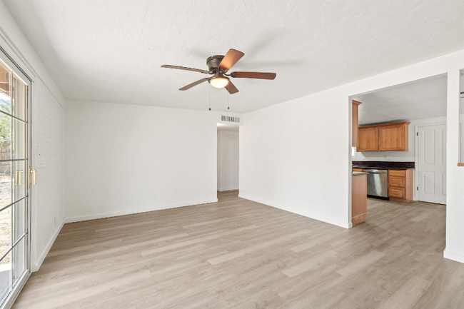 Building Photo - 3431 S Pantano Rd