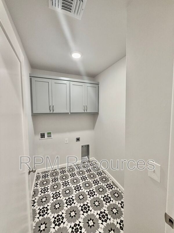 Building Photo - 412 Kearny Ln