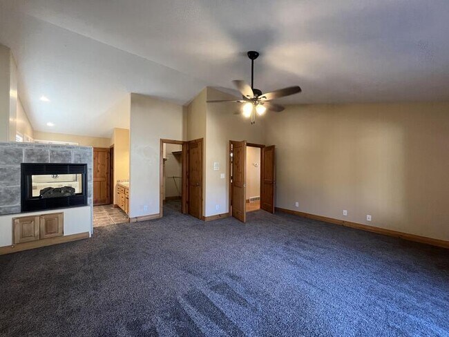 Building Photo - 6363 Murray Bluffs Dr