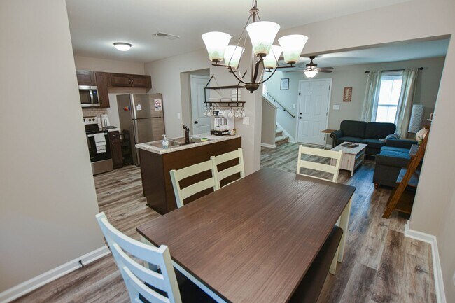 Building Photo - 219 Smithson Ln