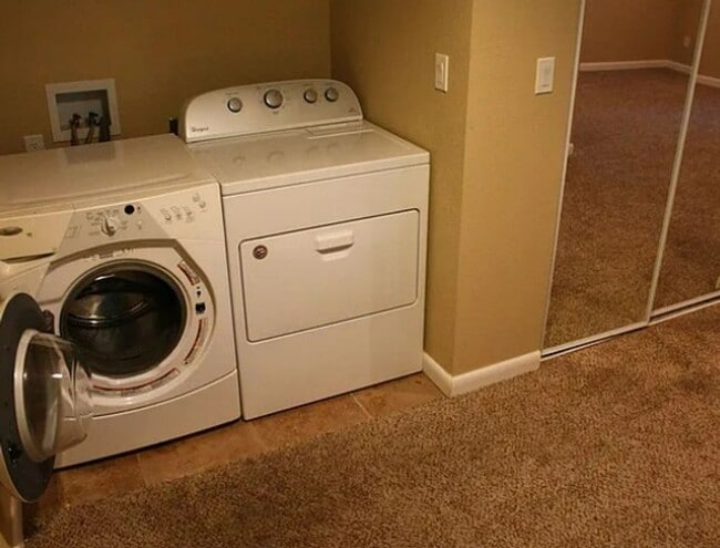 Building Photo - 5-bedroom, 2-bathroom home located in the heart of Colorado Springs