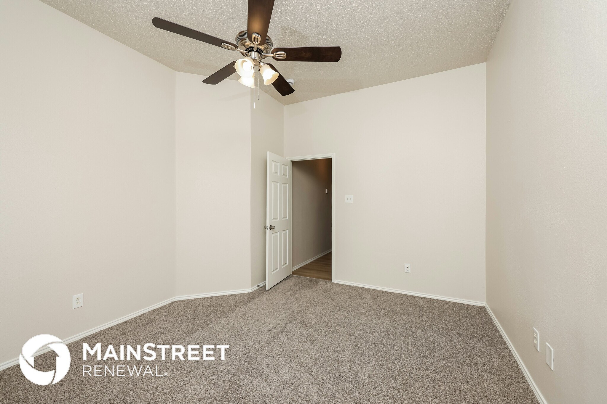 Building Photo - 328 Willow Creek Dr
