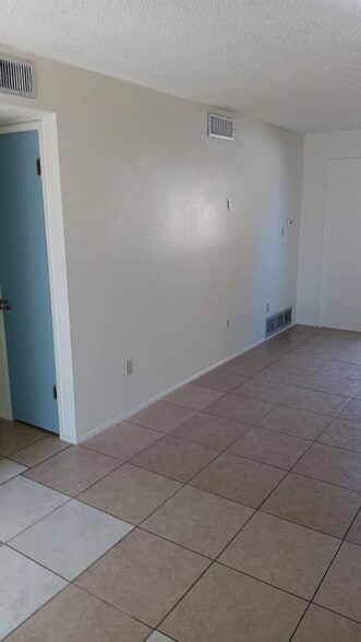 Building Photo - 2842 N Los Altos Ave