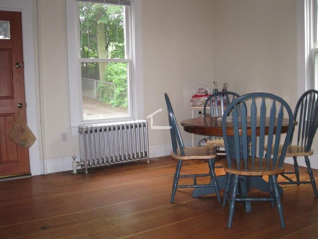 Building Photo - 9/1 No Fee! 4BR/1.5BA townhouse style unit in Brighton Ctr!