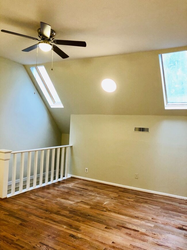 Building Photo - Plum Street-3 bedroom/2 bath home with large rocking chair front porch!