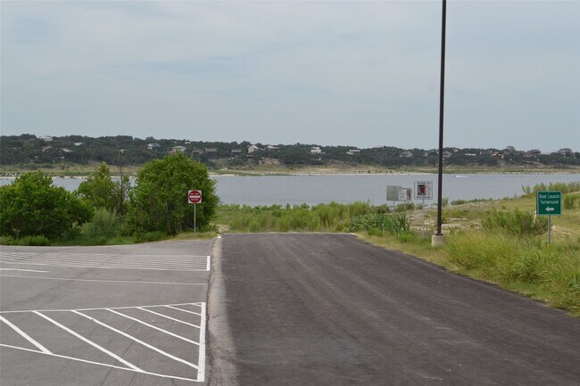 Building Photo - 729 Canyon Bend