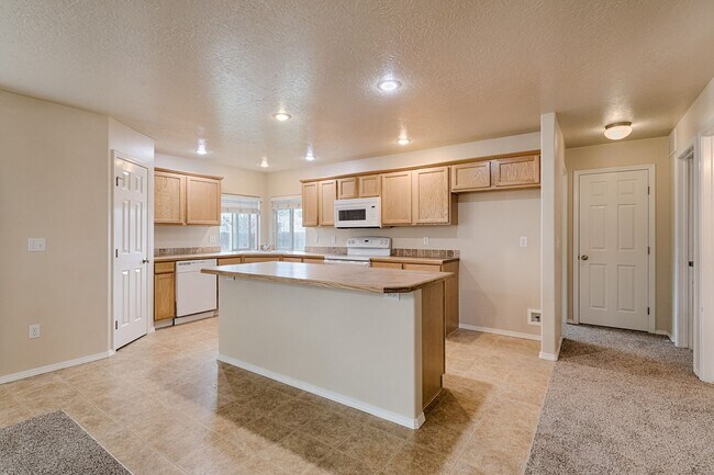 Building Photo - Beautiful home located in sought after Sundance Subdivision