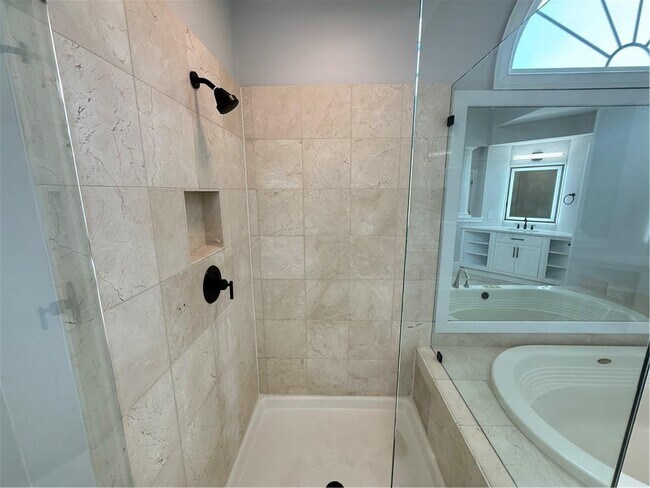 Building Photo - 1660 Briergate Dr