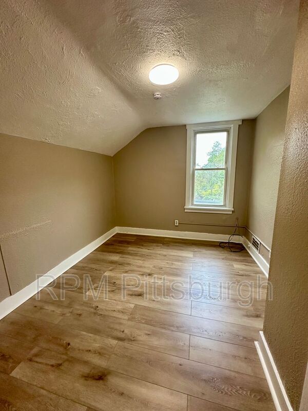 Building Photo - 102 Ivy St