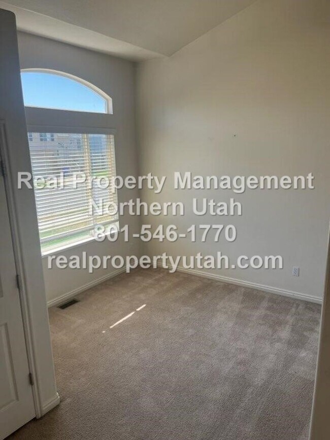 Building Photo - 3120 W 525 N