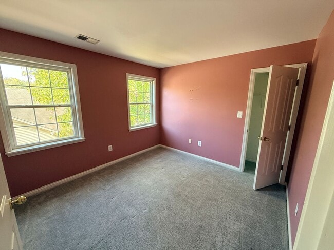 Building Photo - Spacious 4 Bed 2.5 Bath In Lexington!