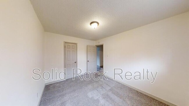 Building Photo - 1411 S Corona Ave