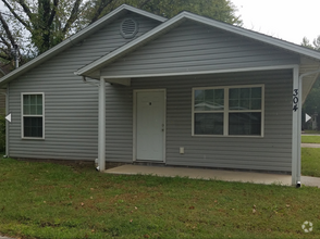 Building Photo - 304 S. Elm Duplex