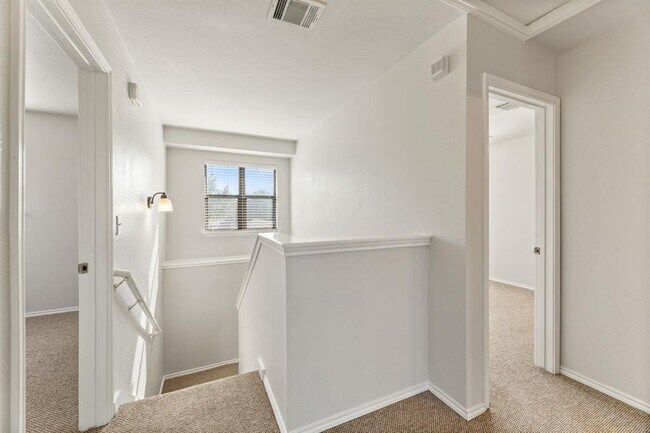 Building Photo - 2009 Perkins Pl