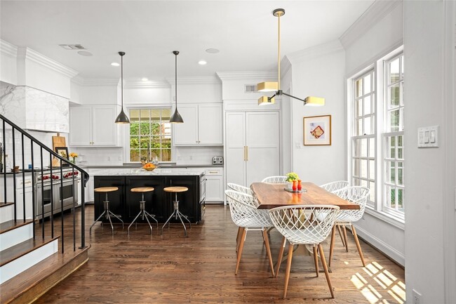 Building Photo - 5527 Briar Dr