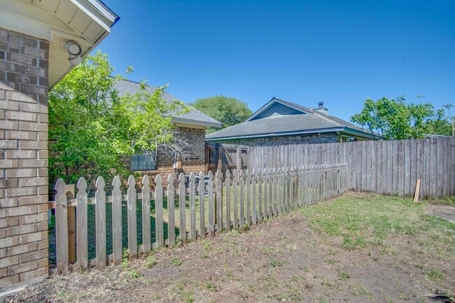 Building Photo - 7667 Old Hickory Dr