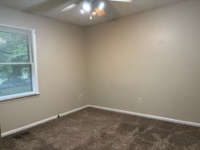 Building Photo - 3 Bedroom, 1 Bathroom House in Winston-Salem!