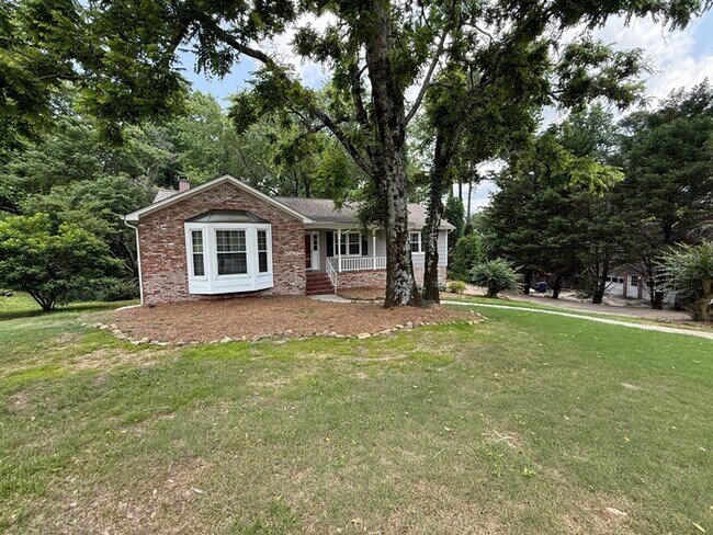 Building Photo - 5556 Hunters Hill Rd