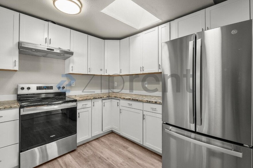 Building Photo - Unit B