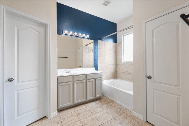 Building Photo - 17303 Brookhollow Ct Dr