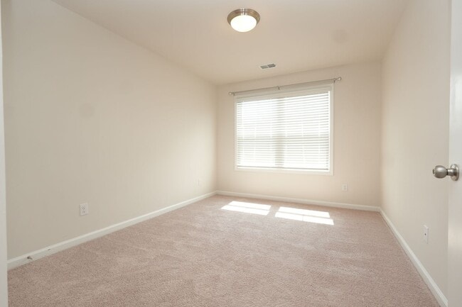 Building Photo - 3BR/2.5BA SFR with 1-car garage near Publix. Pets Allowed