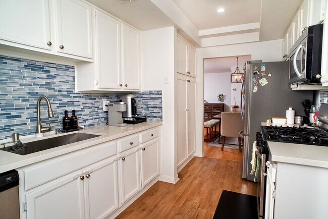 Building Photo - 18200 Andrea Cir S