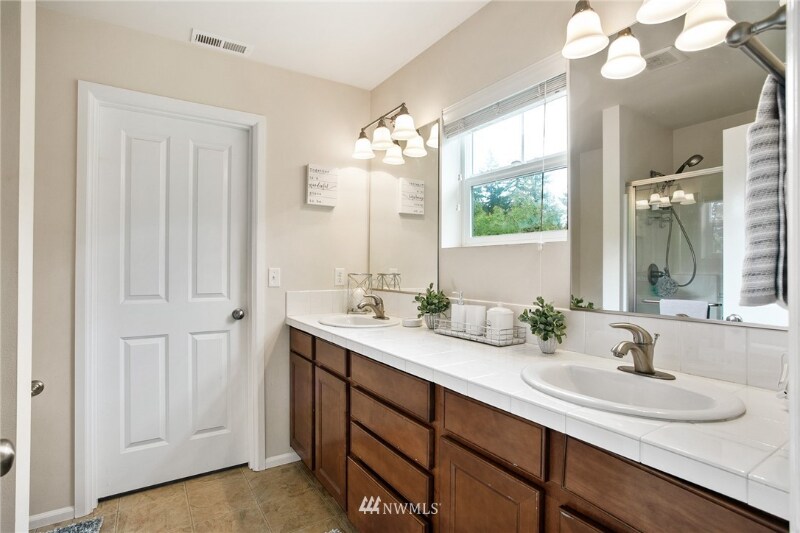 Building Photo - 4703 Strathmore Cir SW