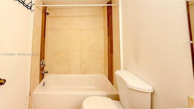 Building Photo - 3400 Pinewalk Dr N