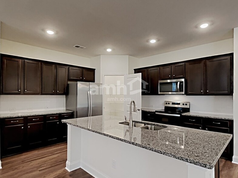 Building Photo - 7055 Creeksong Dr