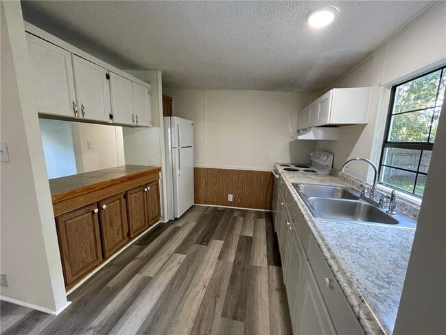 Building Photo - 111 Plott Dr