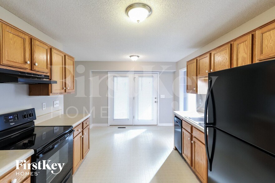 Building Photo - 3240 Hilltop Cir