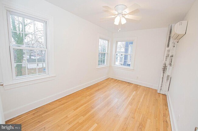 Building Photo - 308 N Division St