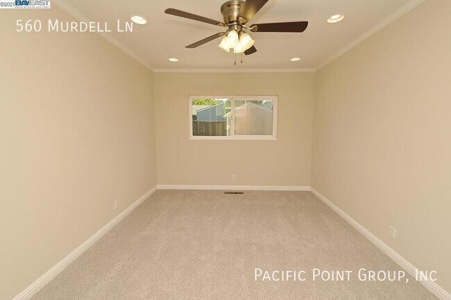 Building Photo - 560 Murdell Ln