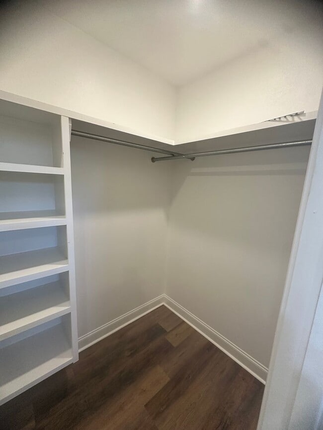 Building Photo - AVAILABLE NOW!