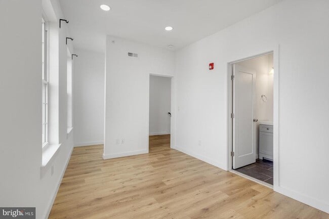 Building Photo - 2045 Trenton Ave