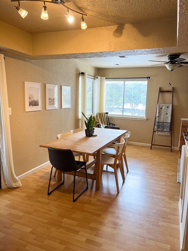 Building Photo - 421 W San Antonio St