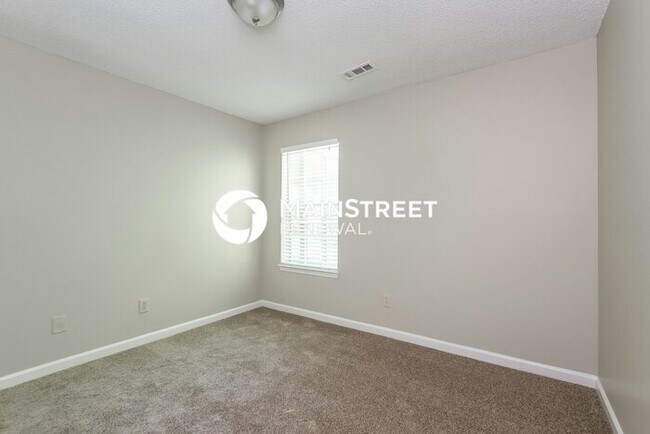 Building Photo - 3 Bedroom Pet-Friendly Home in Hampton, GA with Main Street Renewal