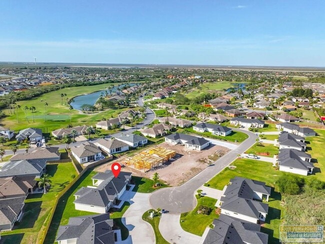 Building Photo - 18 S Bay Hill Dr