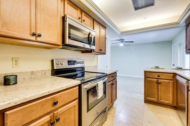 Building Photo - Charming 3BR/2BA Single-Family Home in Por...