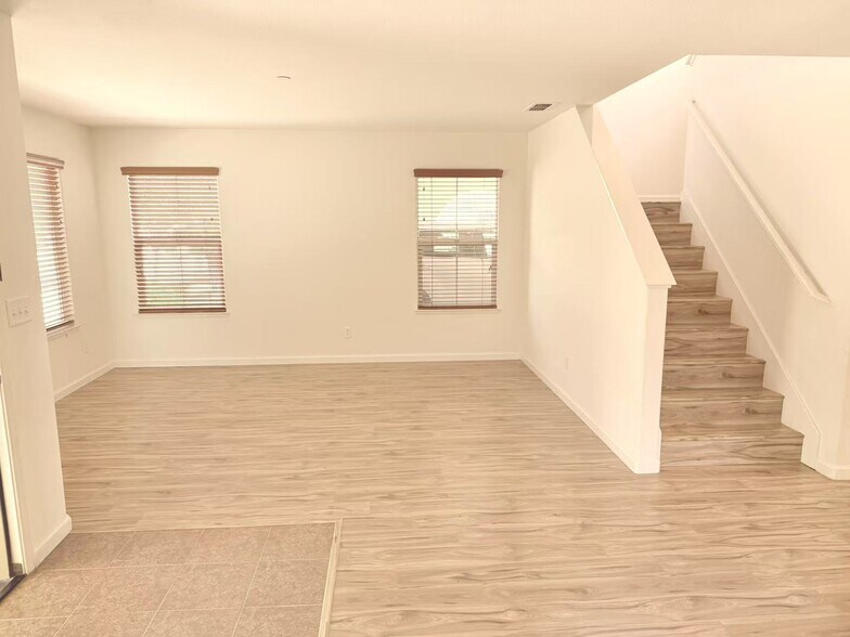Building Photo - 2768 Garrett Pl