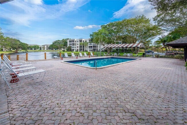 Building Photo - 9340 Lagoon Pl